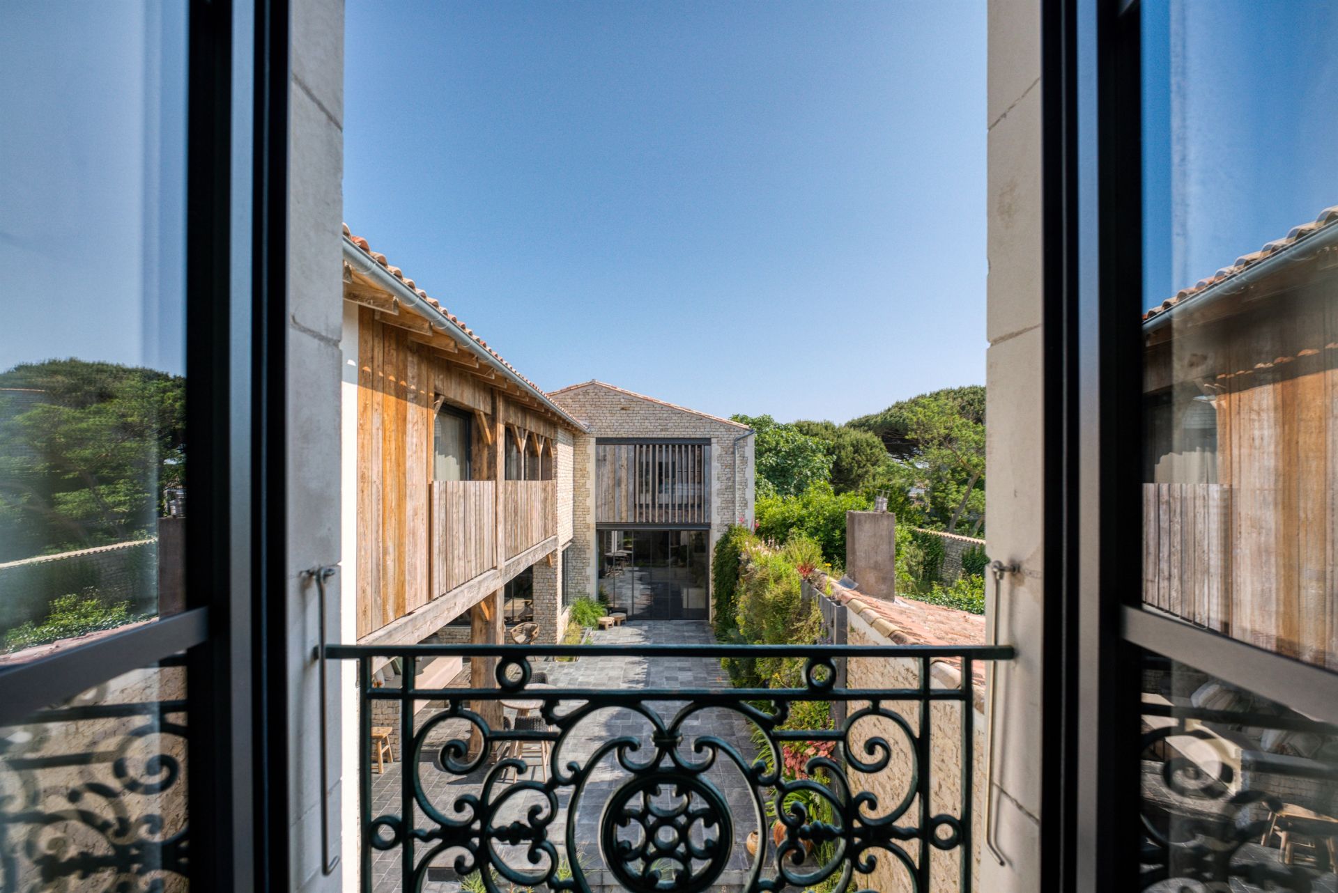 prestigious house 10 Rooms for sale on STE MARIE DE RE (17740)