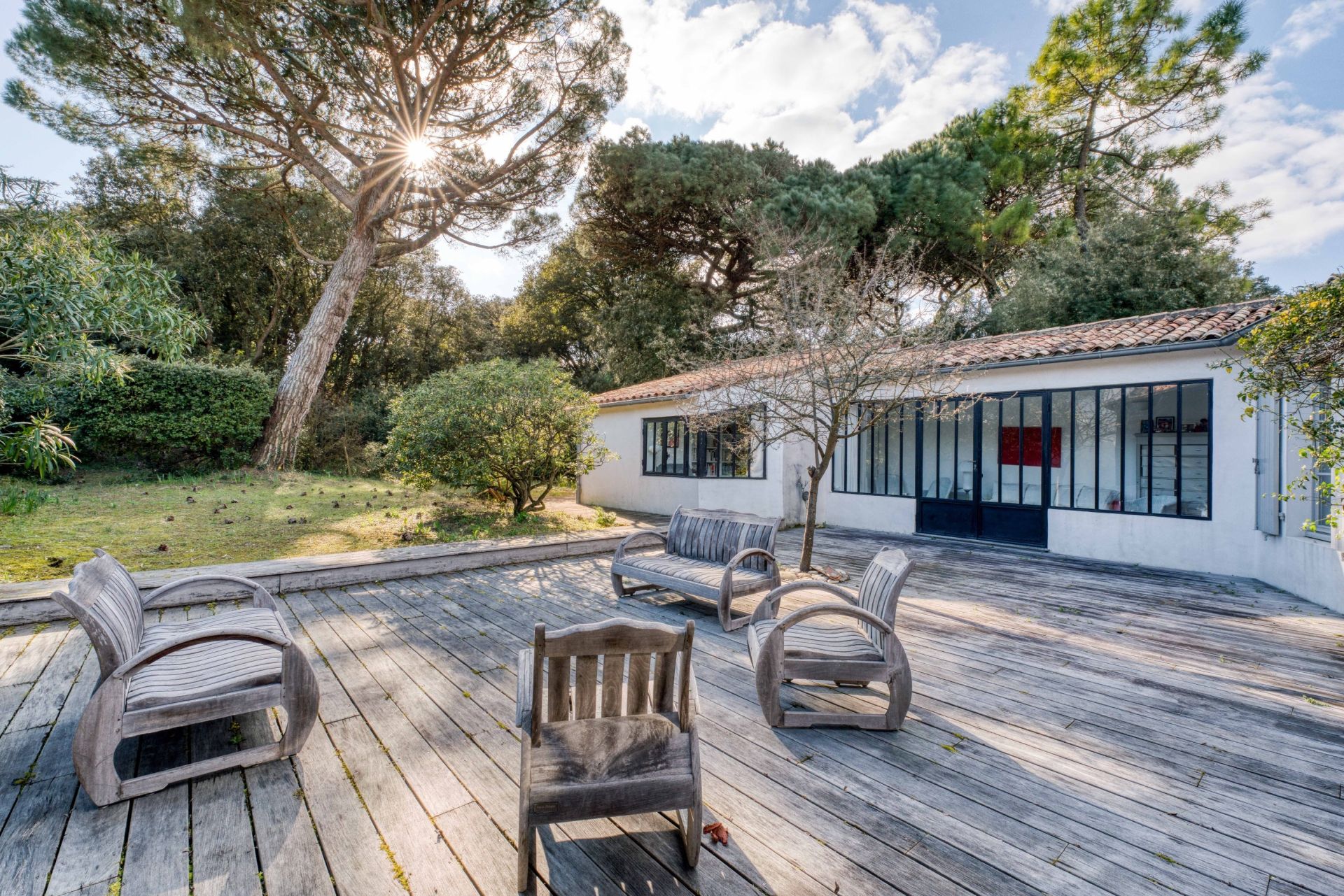 prestigious house 8 Rooms for sale on LA COUARDE SUR MER (17670)