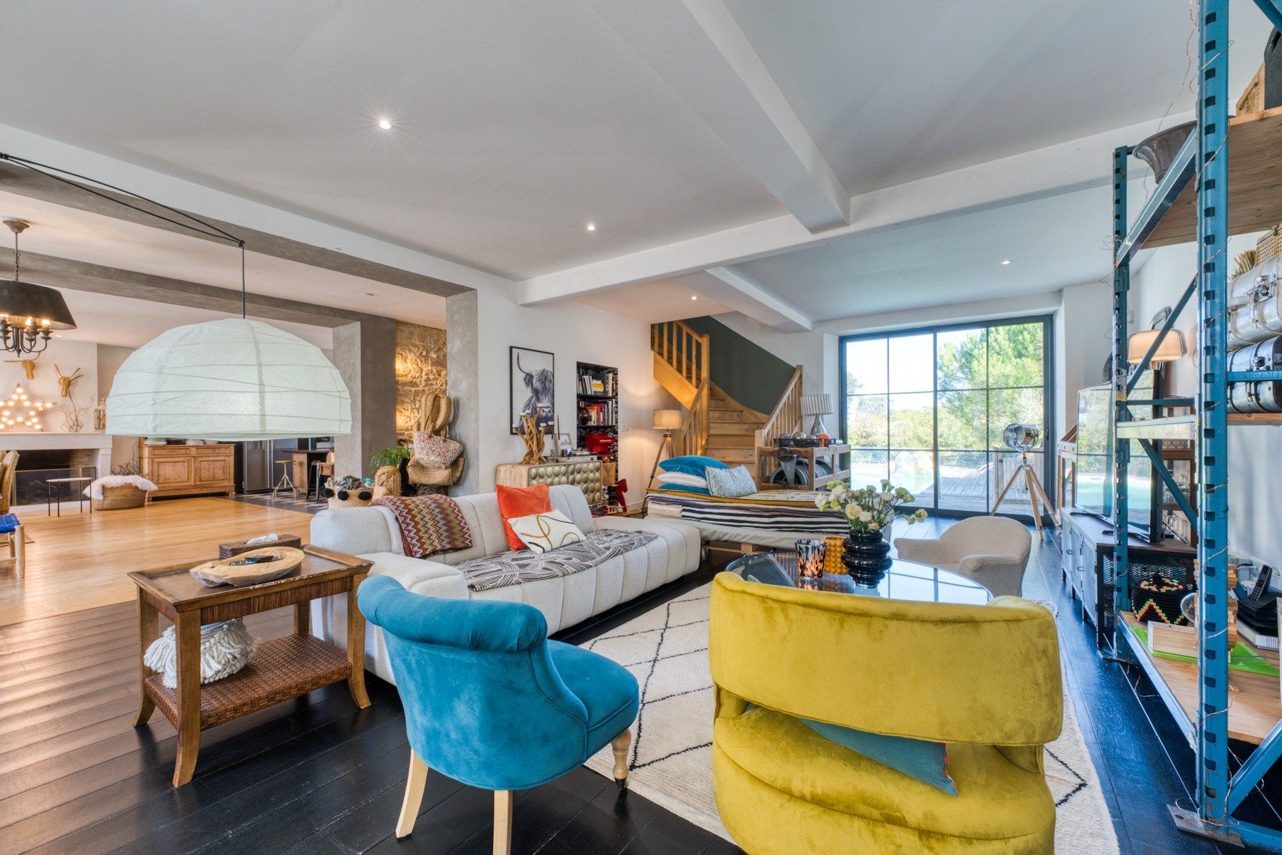 prestigious house 7 Rooms for sale on STE SOULLE (17220)