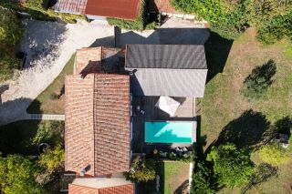 prestigious house 7 Rooms for sale on STE SOULLE (17220)