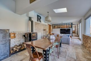 prestigious property 10 Rooms for sale on CLAVETTE (17220)