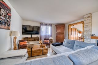 prestigious property 10 Rooms for sale on CLAVETTE (17220)