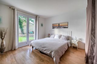 prestigious property 10 Rooms for sale on CLAVETTE (17220)