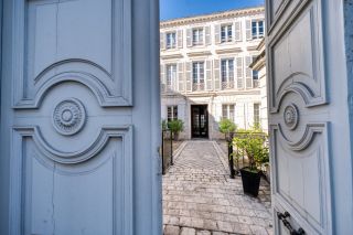 prestigious mansion 15 Rooms for sale on LA ROCHELLE (17000)