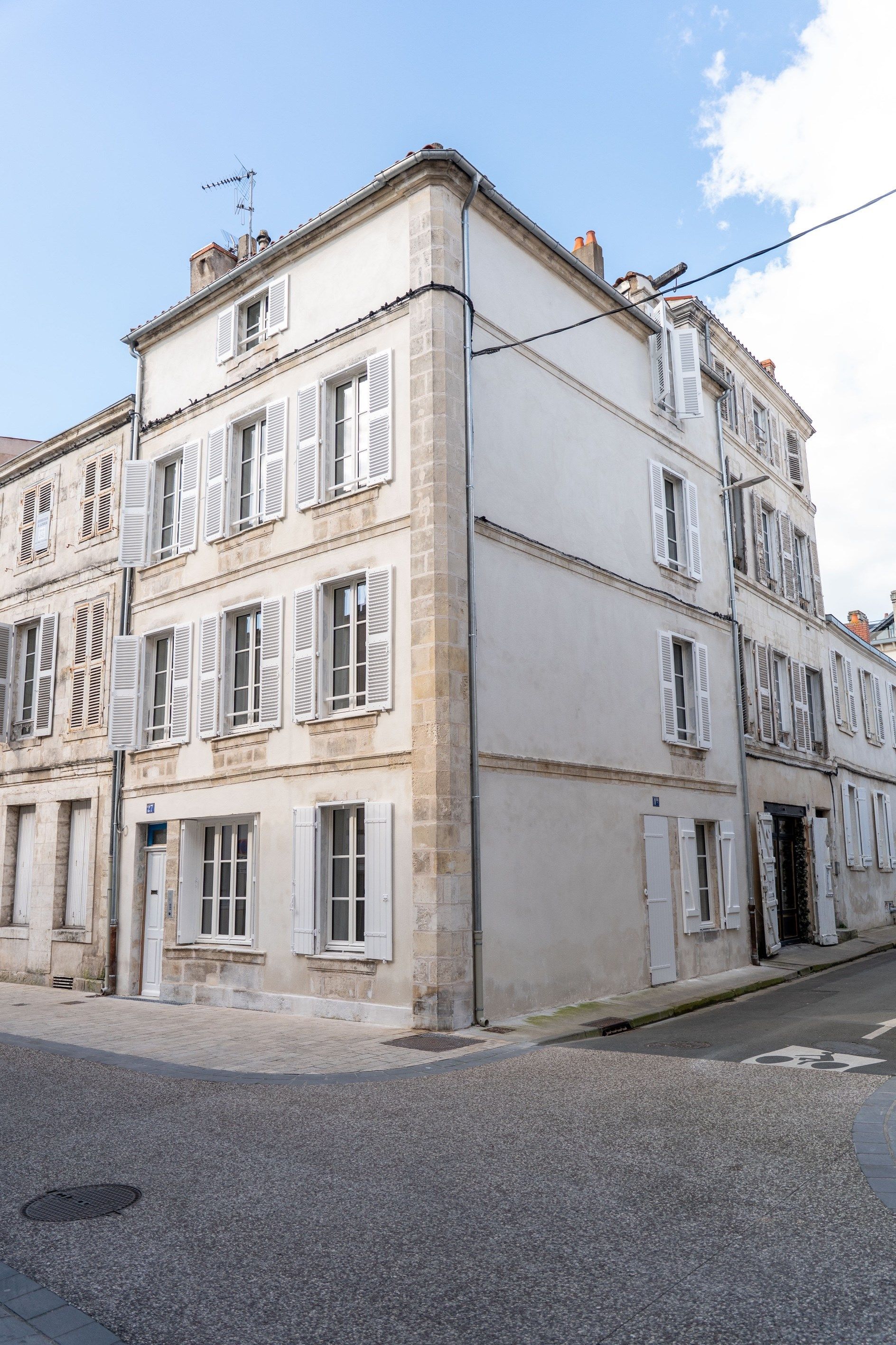 prestigious building for sale on LA ROCHELLE (17000)