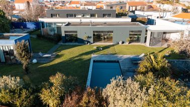 prestigious house 8 Rooms for sale on LA ROCHELLE (17000)