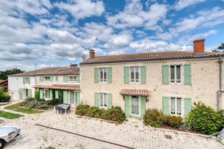 maison de prestige 10 Pièces en vente sur LAGORD (17140)