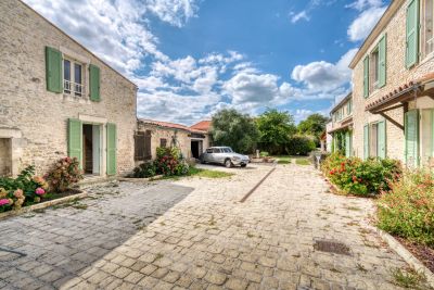 maison de prestige 10 Pièces en vente sur LAGORD (17140) Vente Maison de prestige Lagord 10 Pièces 305 m²