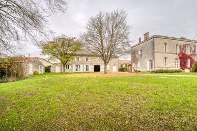 Sale Prestigious house Vouhé 10&nbsp;Rooms 296&nbsp;m²