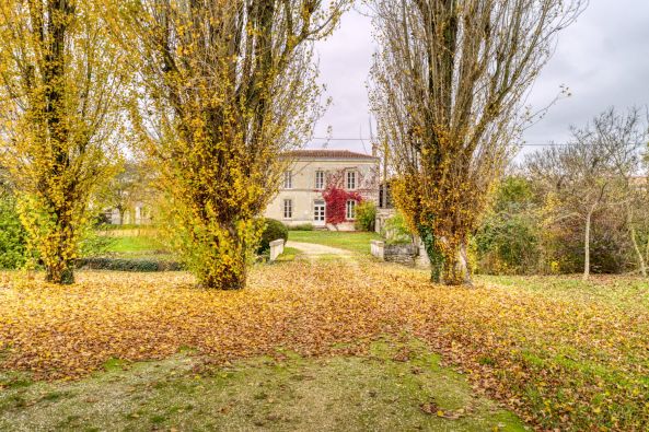 Vente Maison de prestige Vouhé 10&nbsp;Pièces 296&nbsp;m²