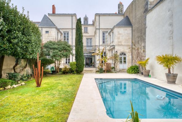 Vente Hôtel particulier de prestige La Rochelle 15&nbsp;Pièces 600&nbsp;m²