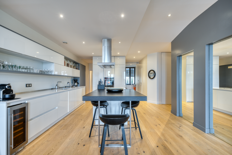 prestigious apartment 4 Rooms for sale on LA ROCHELLE (17000)