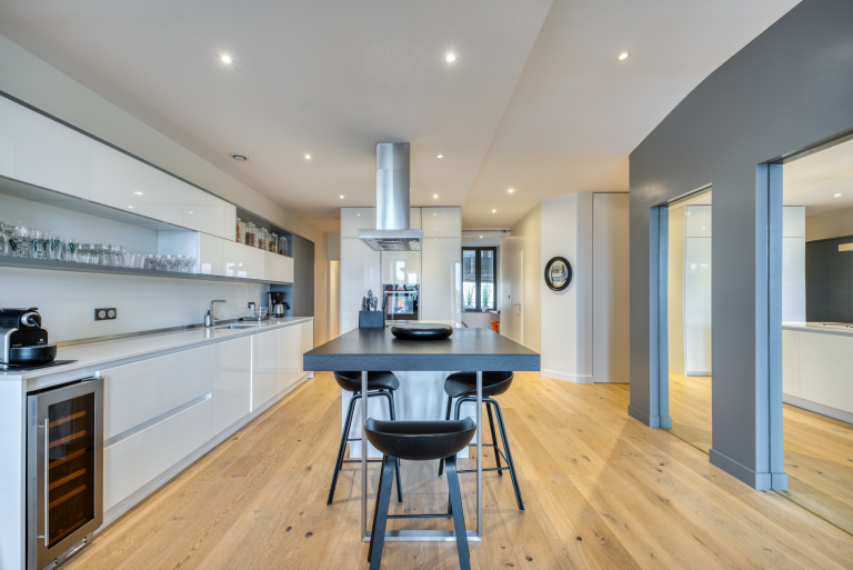 prestigious apartment 4 Rooms for sale on LA ROCHELLE (17000)