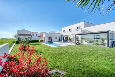 prestigious house 6 Rooms for sale on LA ROCHELLE (17000) Sale Prestigious house La Rochelle 6 Rooms 165 m²