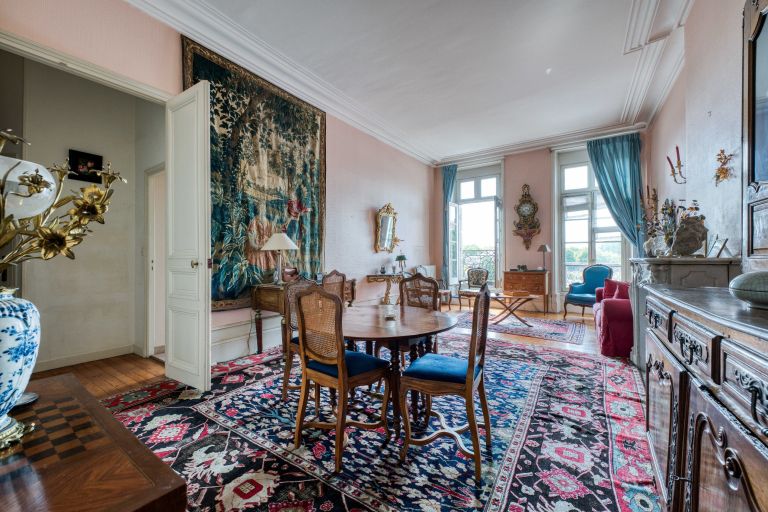 prestigious apartment 4 Rooms for sale on LA ROCHELLE (17000)