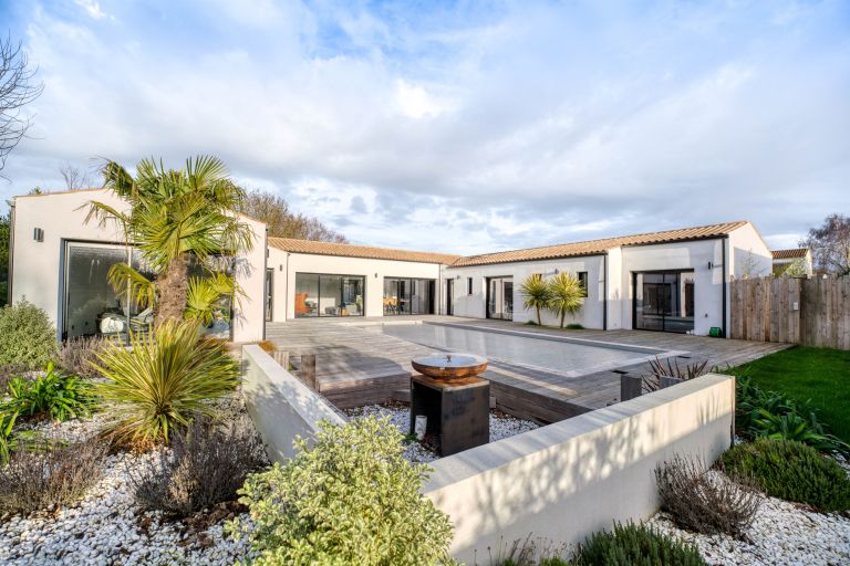 maison de prestige 7 Pièces en vente sur PERIGNY (17180)
