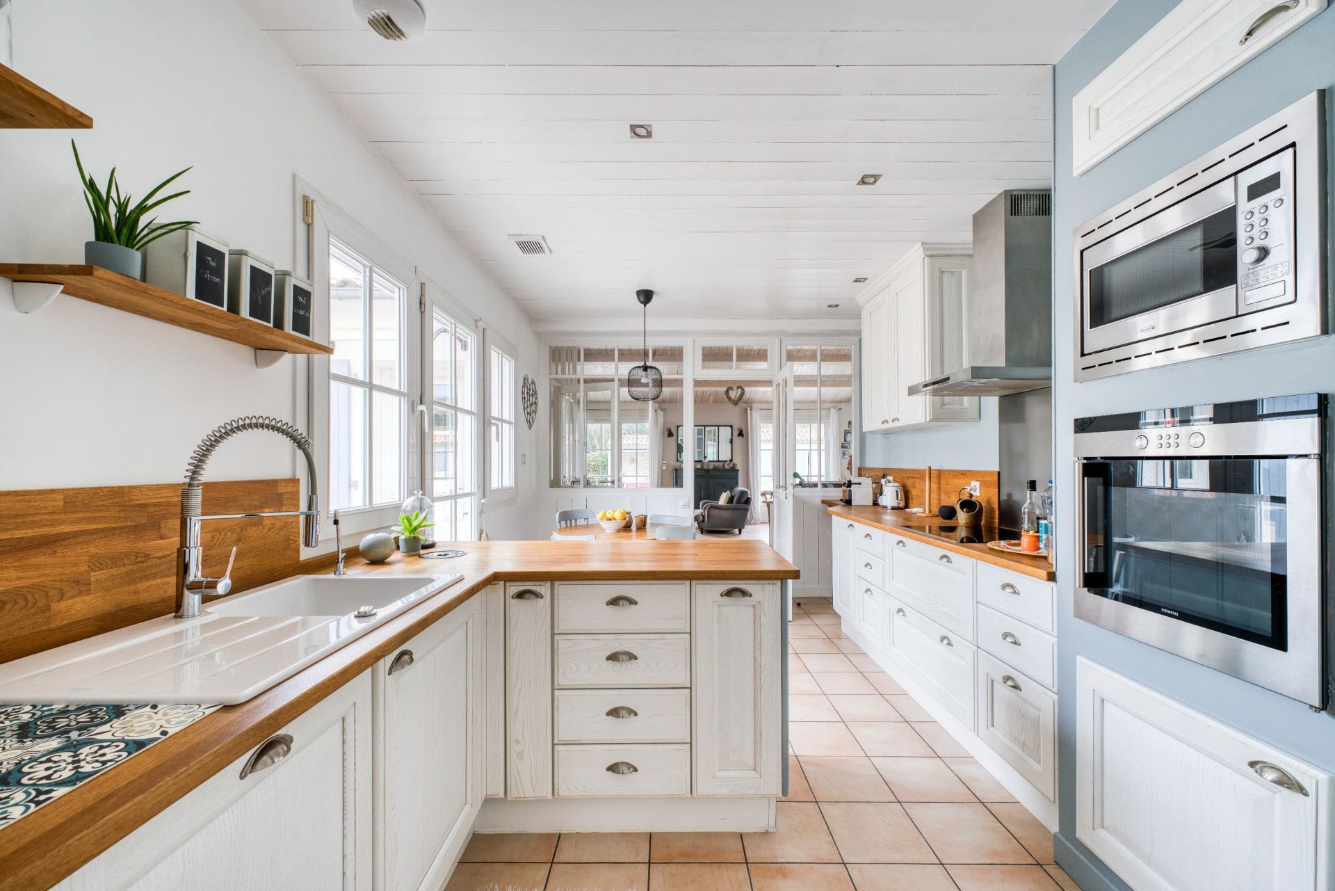 prestigious house 6 Rooms for sale on RIVEDOUX PLAGE (17940)