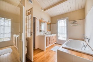 prestigious house 6 Rooms for sale on RIVEDOUX PLAGE (17940)