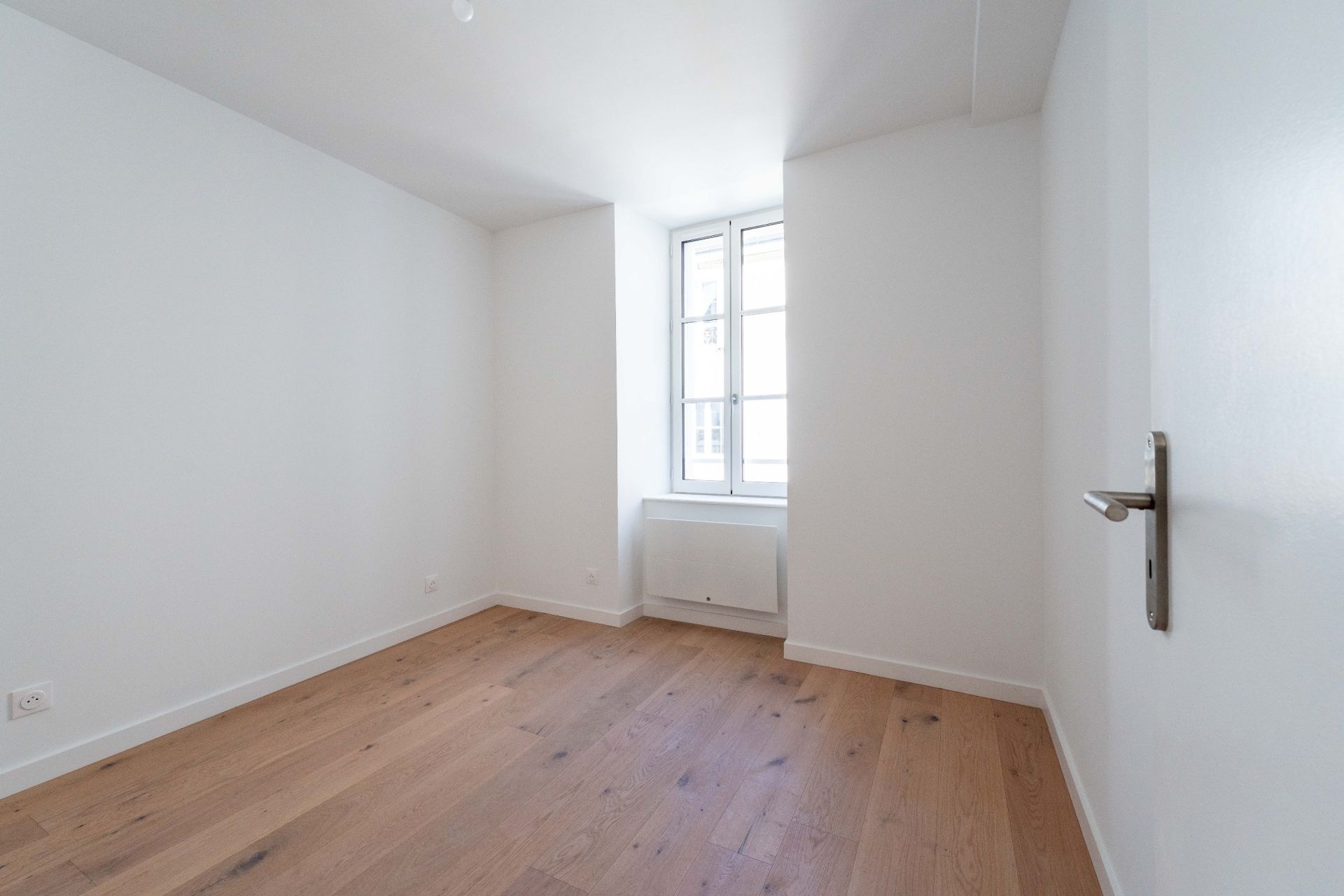 prestigious apartment 2 Rooms for sale on LA ROCHELLE (17000)