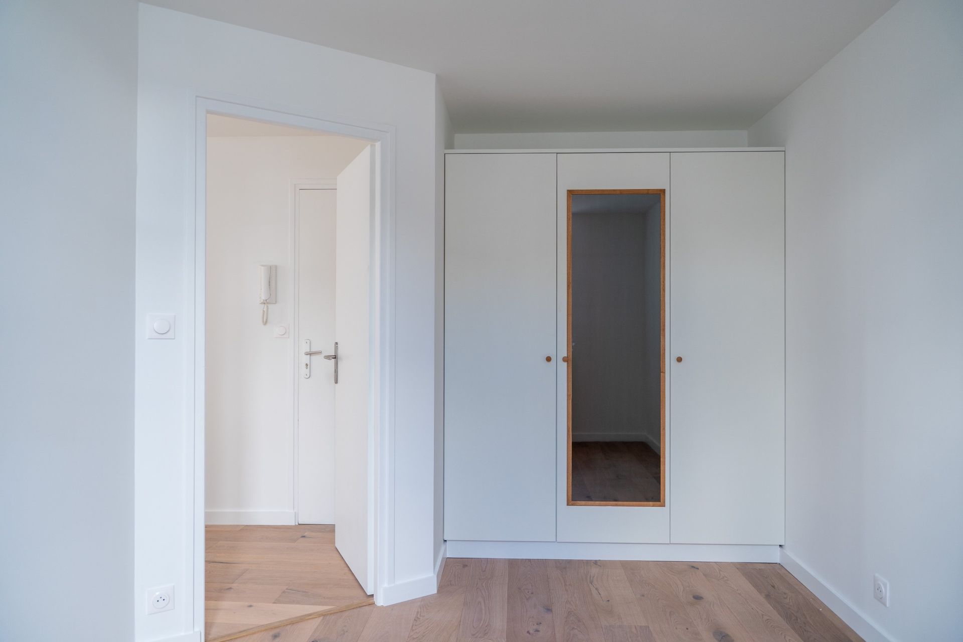 prestigious apartment 2 Rooms for sale on LA ROCHELLE (17000)