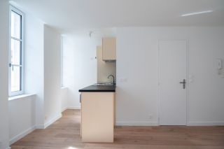 prestigious apartment 2 Rooms for sale on LA ROCHELLE (17000)