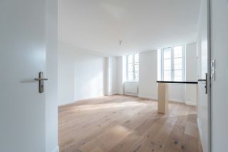 prestigious apartment 2 Rooms for sale on LA ROCHELLE (17000)