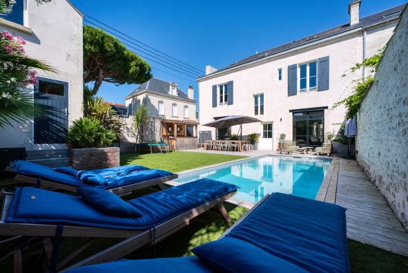 Sale Prestigious bourgeois house La Rochelle 11&nbsp;Rooms 255&nbsp;m²