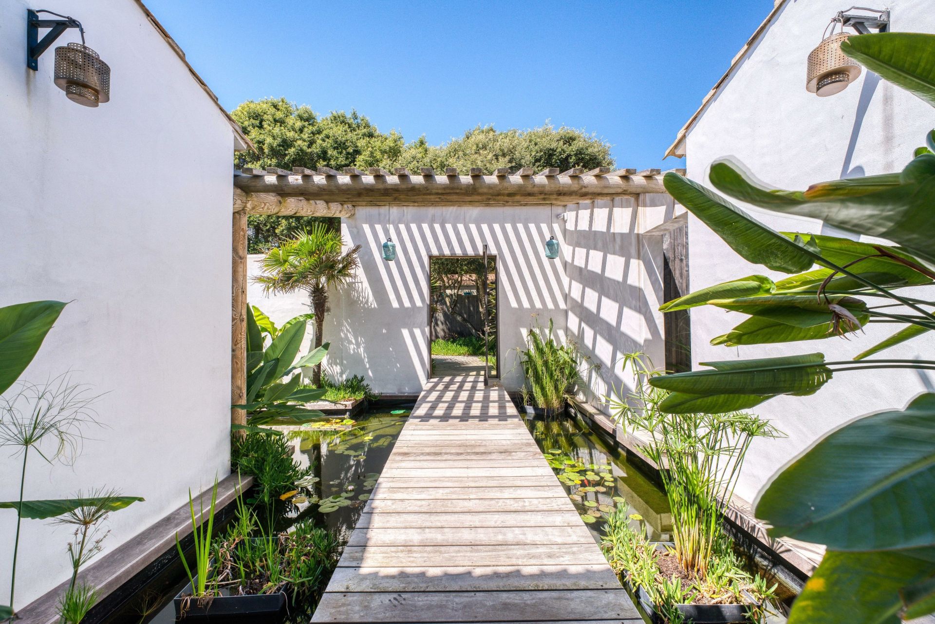 prestigious house 10 Rooms for sale on STE MARIE DE RE (17740)