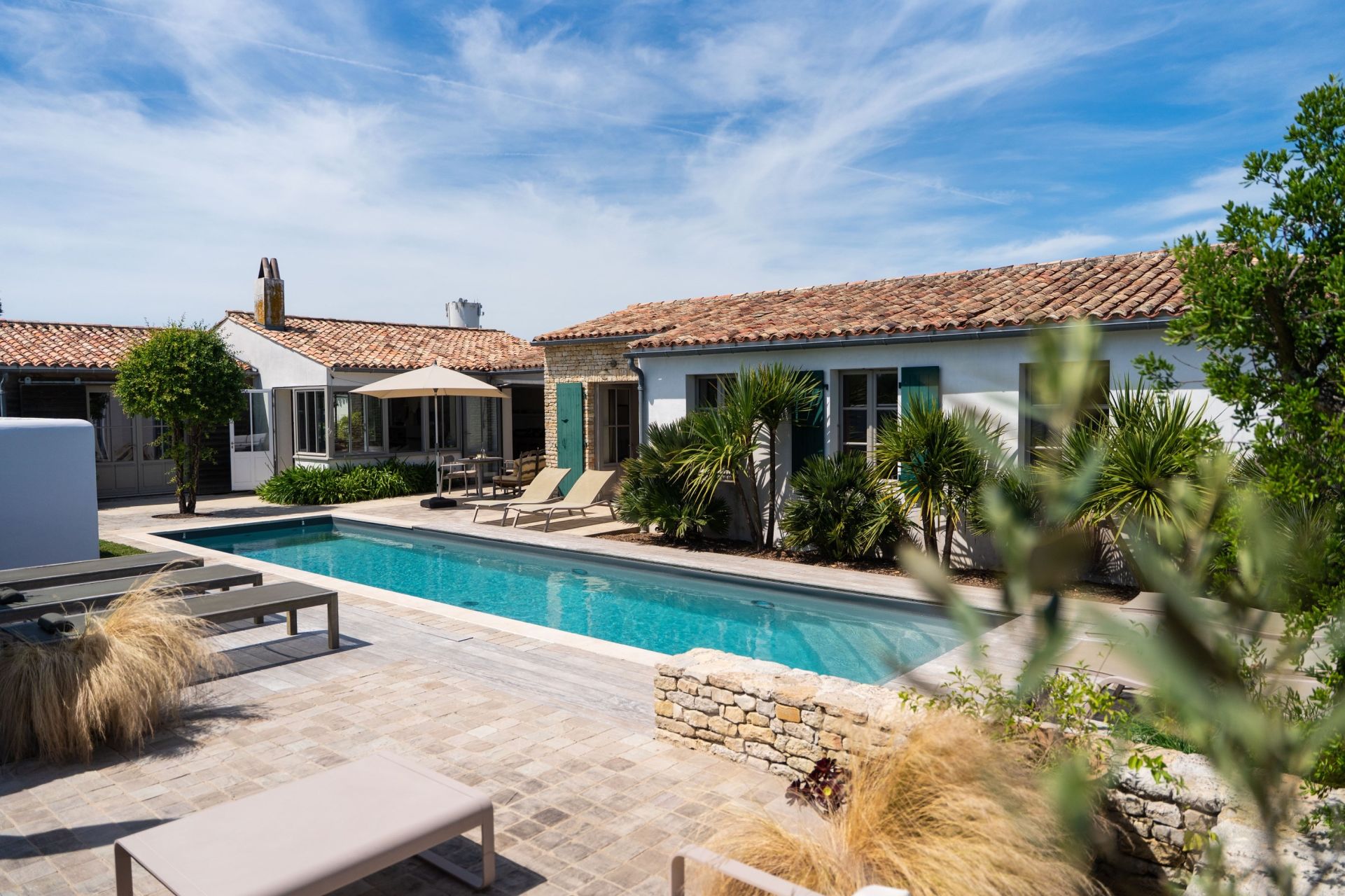prestigious house 6 Rooms for sale on LOIX (17111)