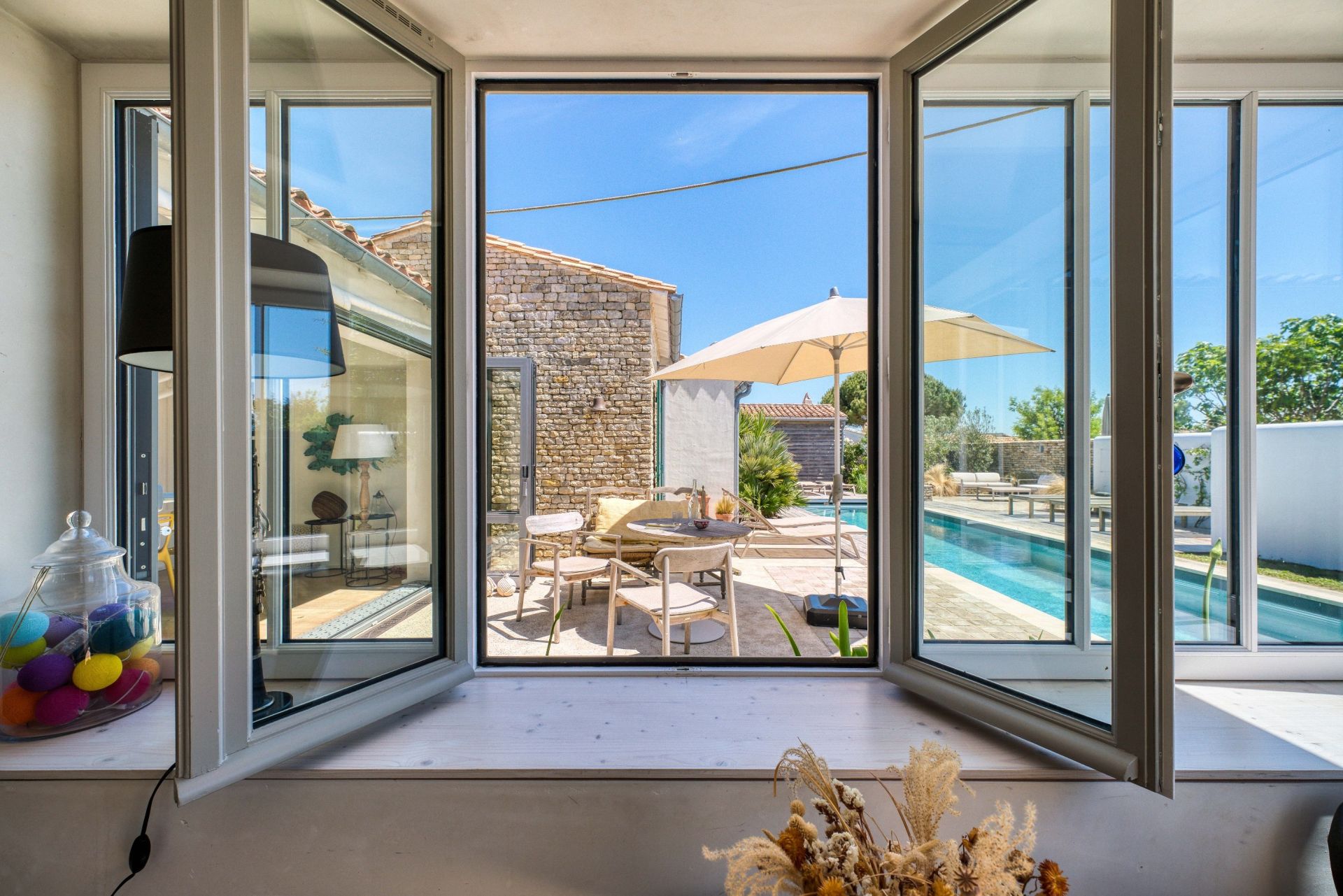 prestigious house 6 Rooms for sale on LOIX (17111)