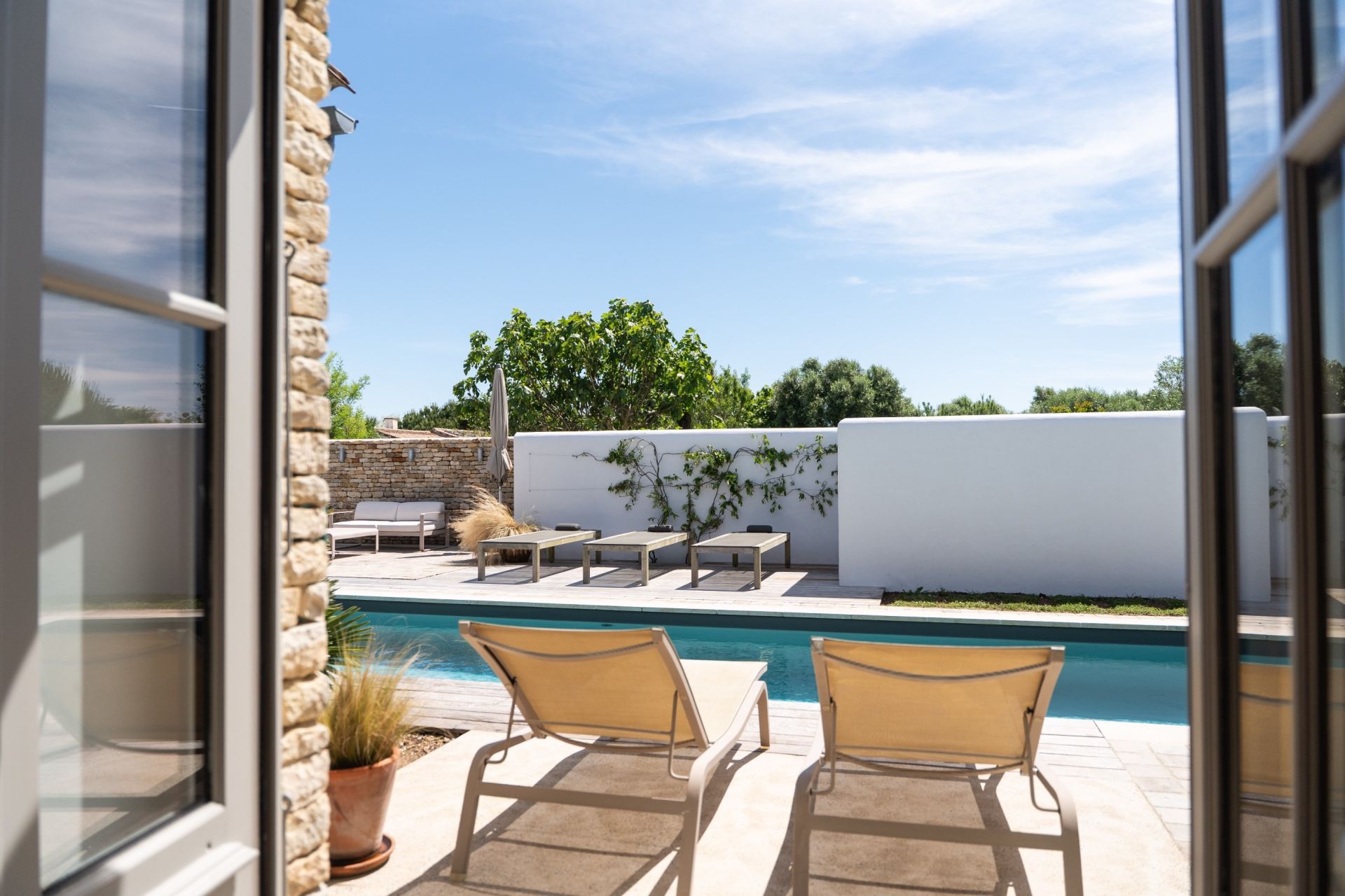 prestigious house 6 Rooms for sale on LOIX (17111)