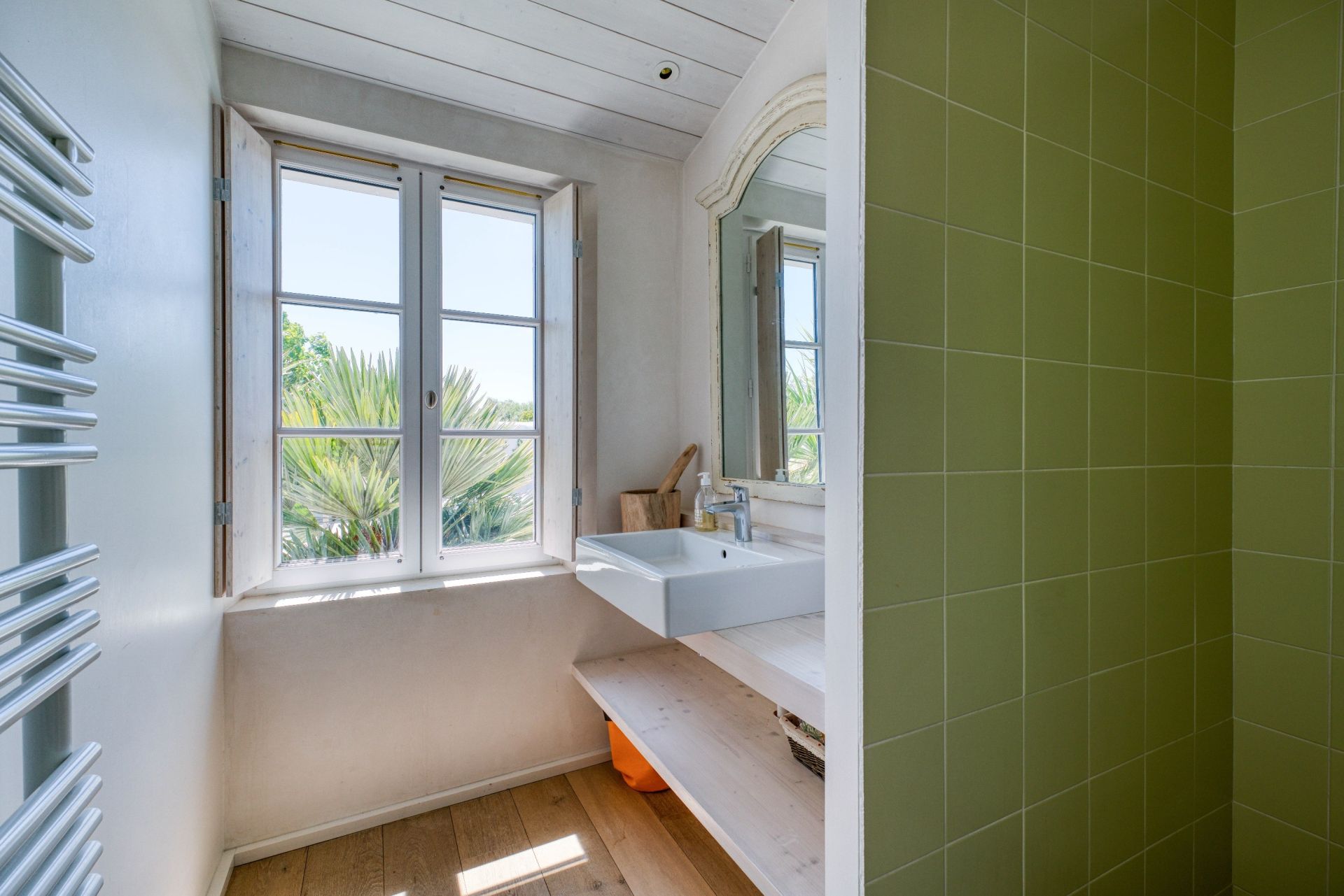 prestigious house 6 Rooms for sale on LOIX (17111)