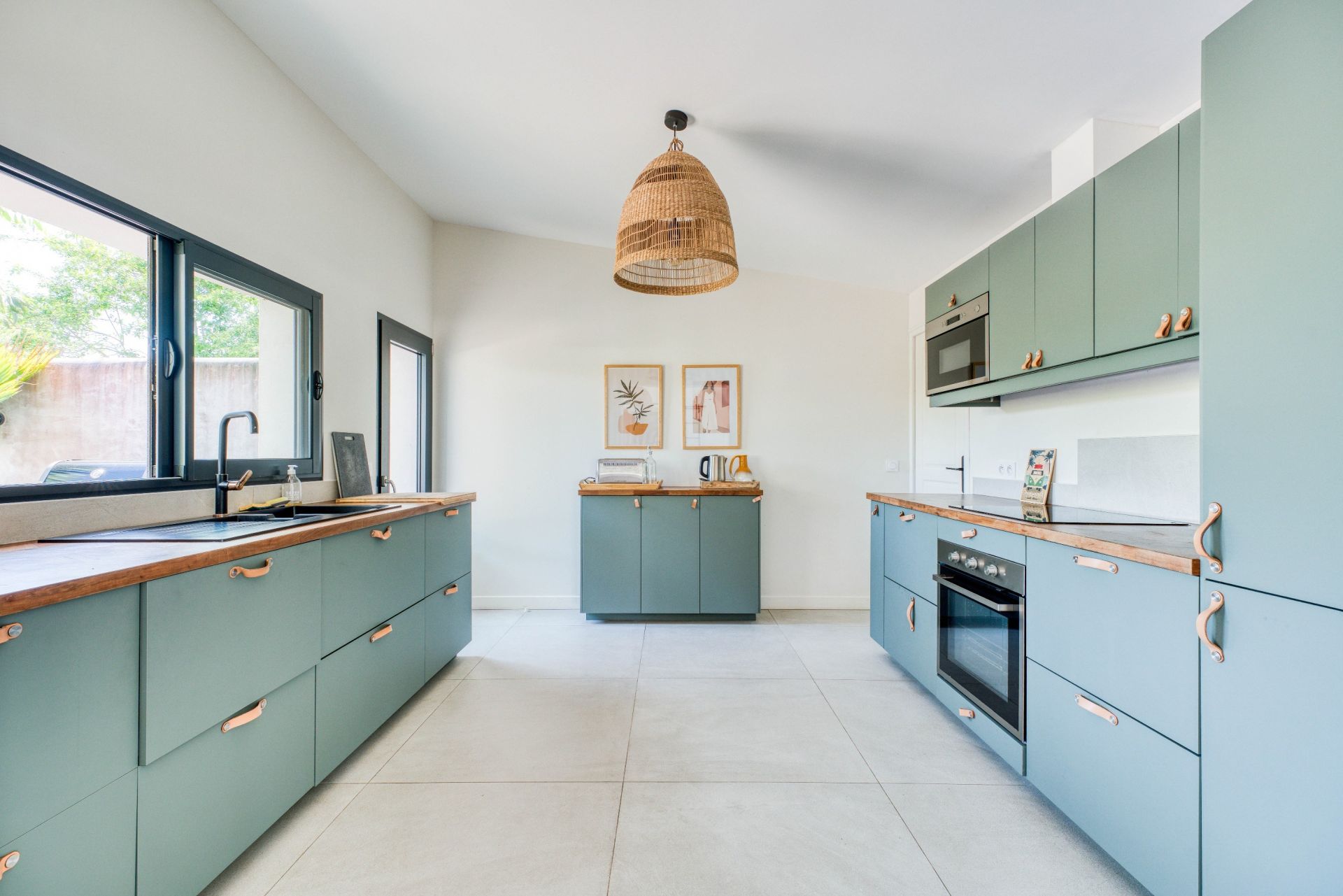 prestigious house 9 Rooms for sale on LA COUARDE SUR MER (17670)