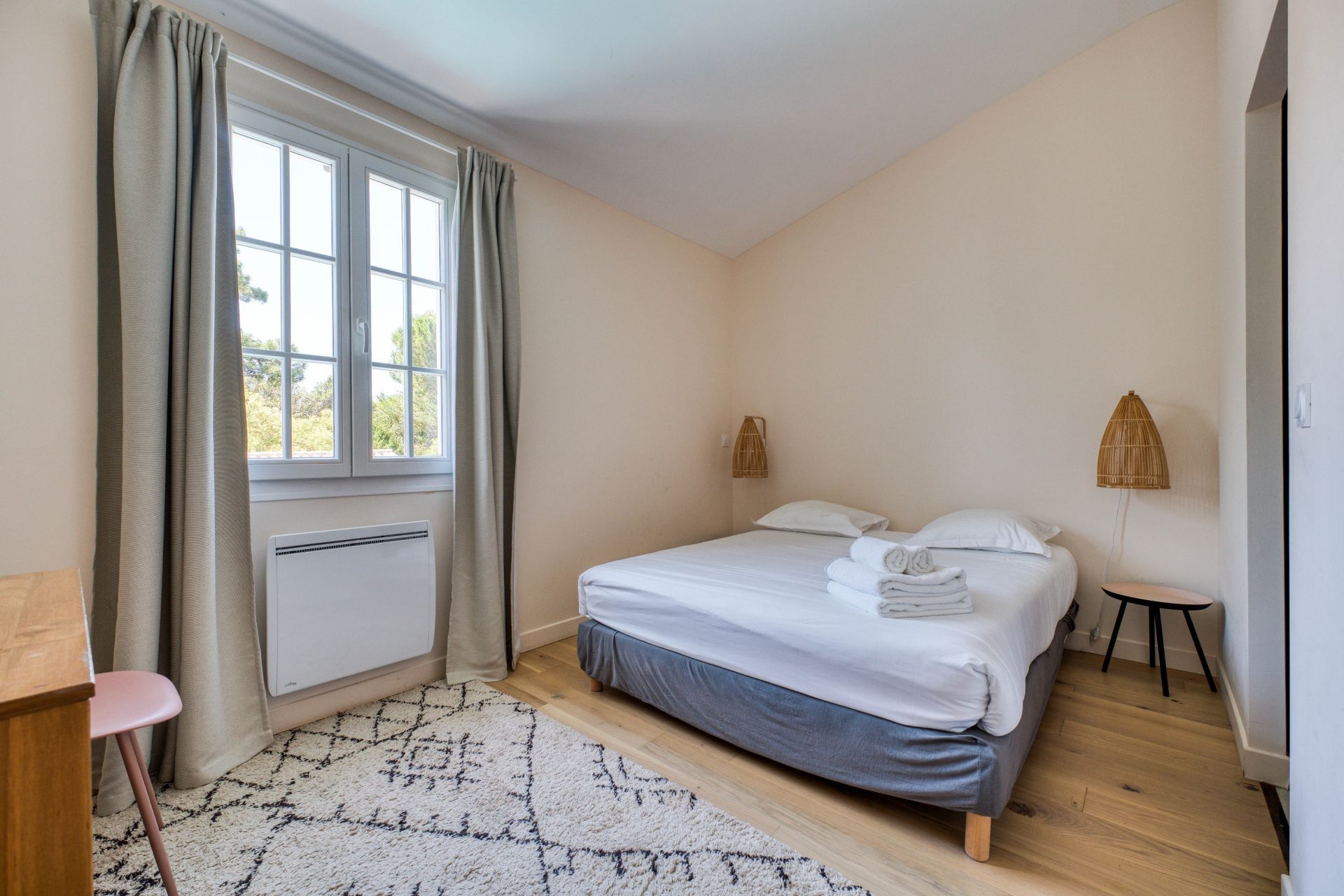 prestigious house 9 Rooms for sale on LA COUARDE SUR MER (17670)