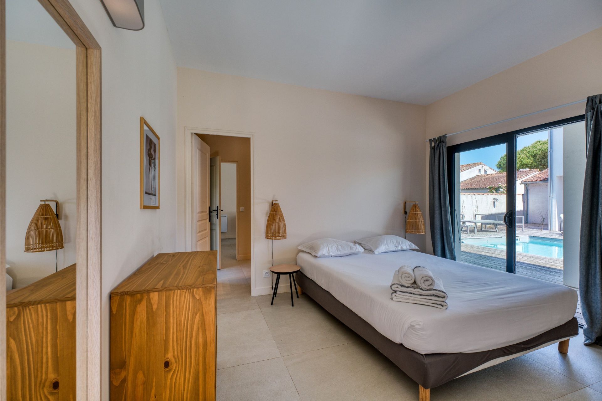 prestigious house 9 Rooms for sale on LA COUARDE SUR MER (17670)