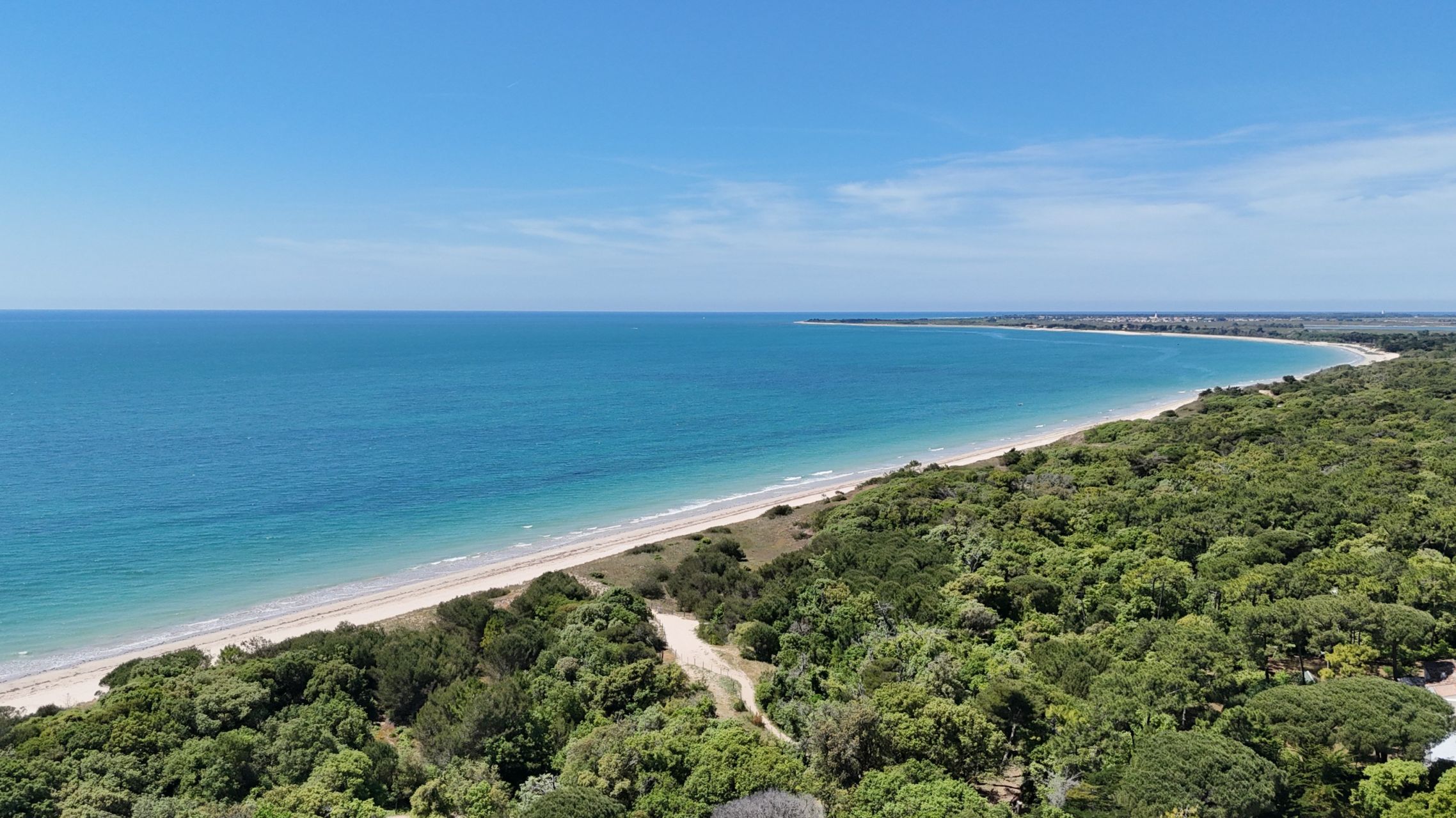 prestigious house 9 Rooms for sale on LA COUARDE SUR MER (17670)