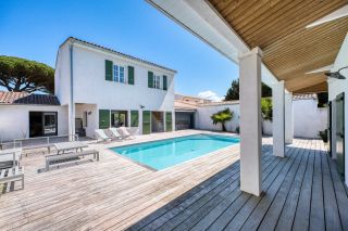 prestigious house 9 Rooms for sale on LA COUARDE SUR MER (17670)