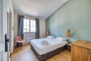 prestigious house 9 Rooms for sale on LA COUARDE SUR MER (17670)