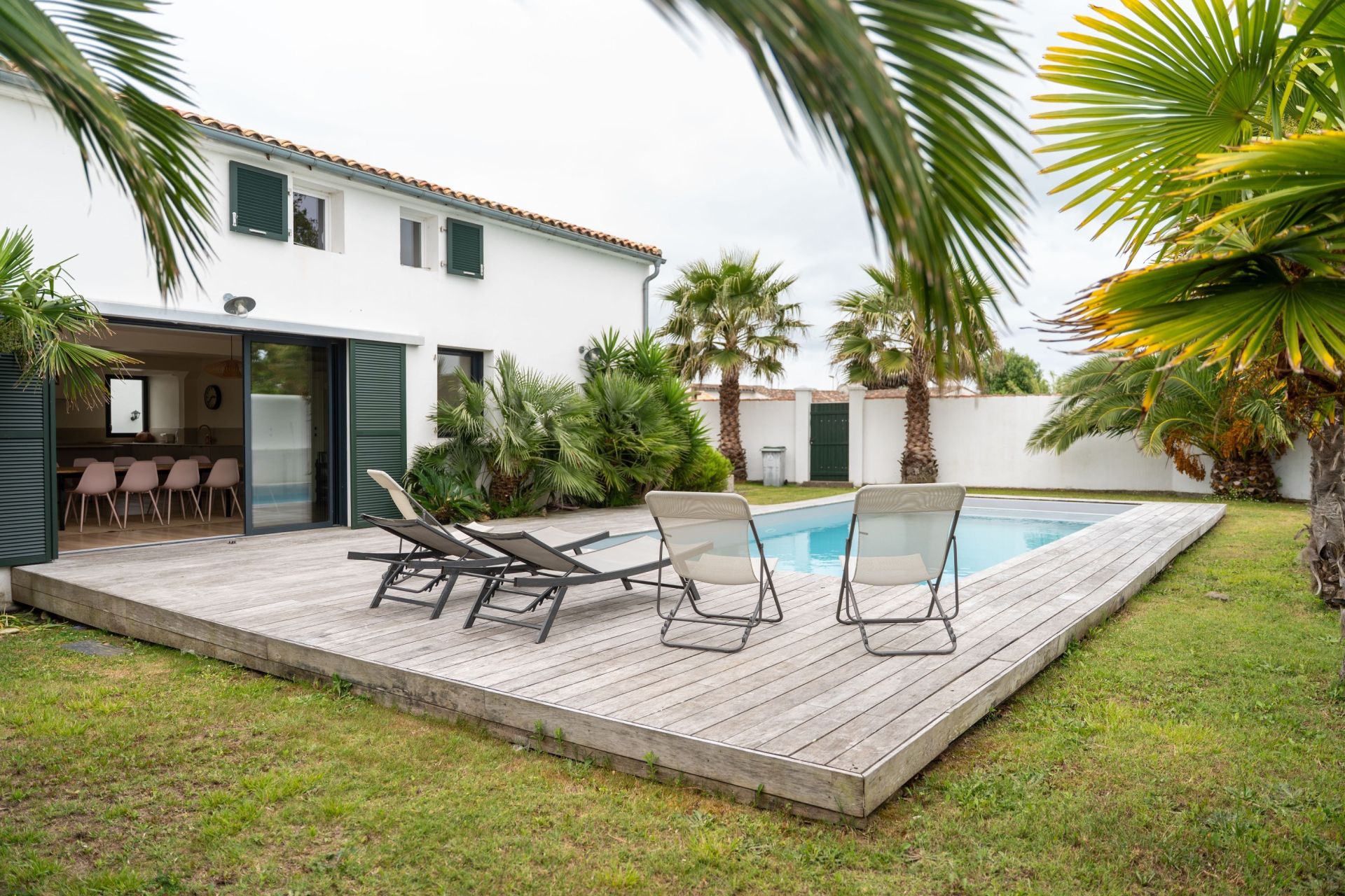 prestigious house 9 Rooms for sale on LA COUARDE SUR MER (17670)