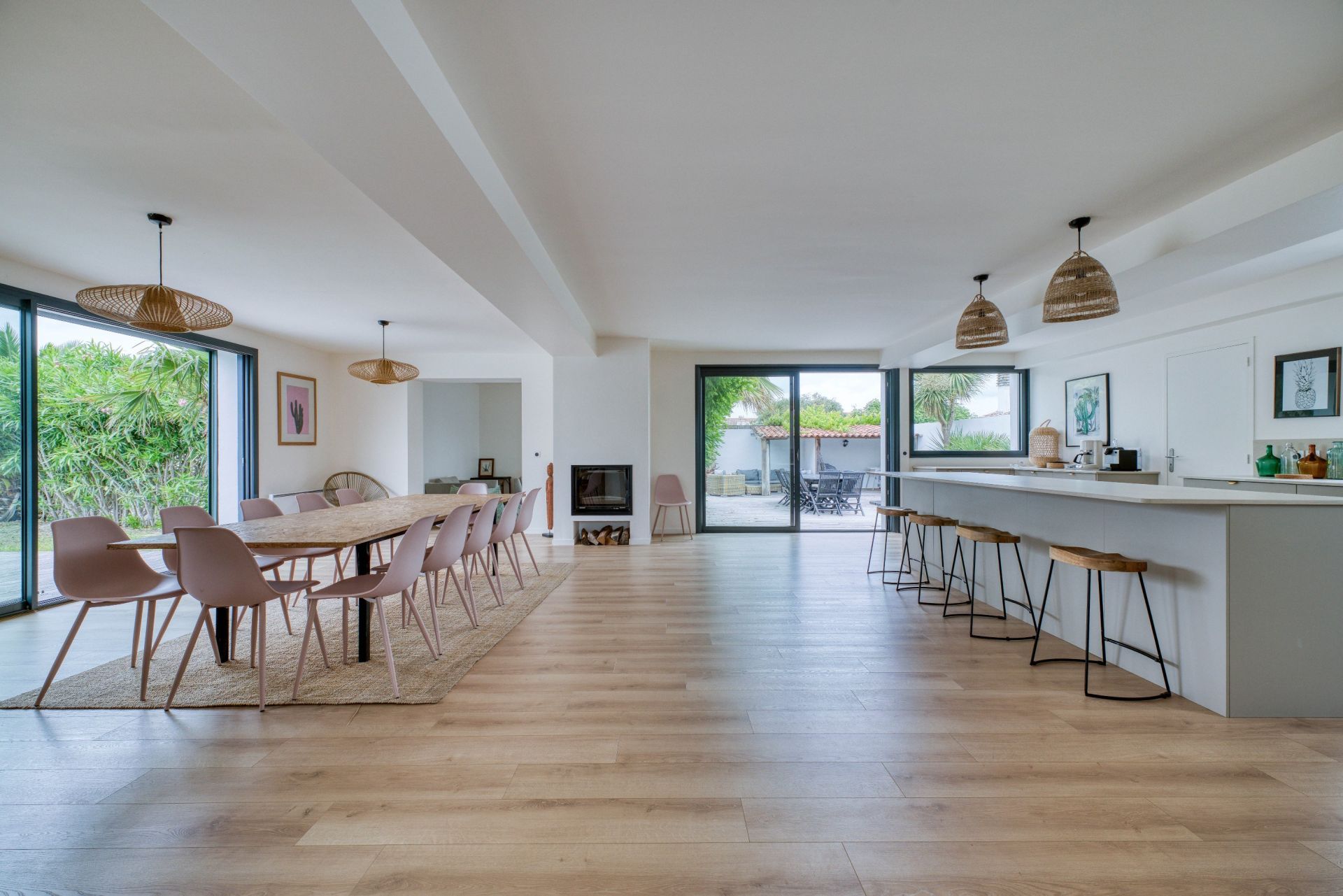 prestigious house 9 Rooms for sale on LA COUARDE SUR MER (17670)