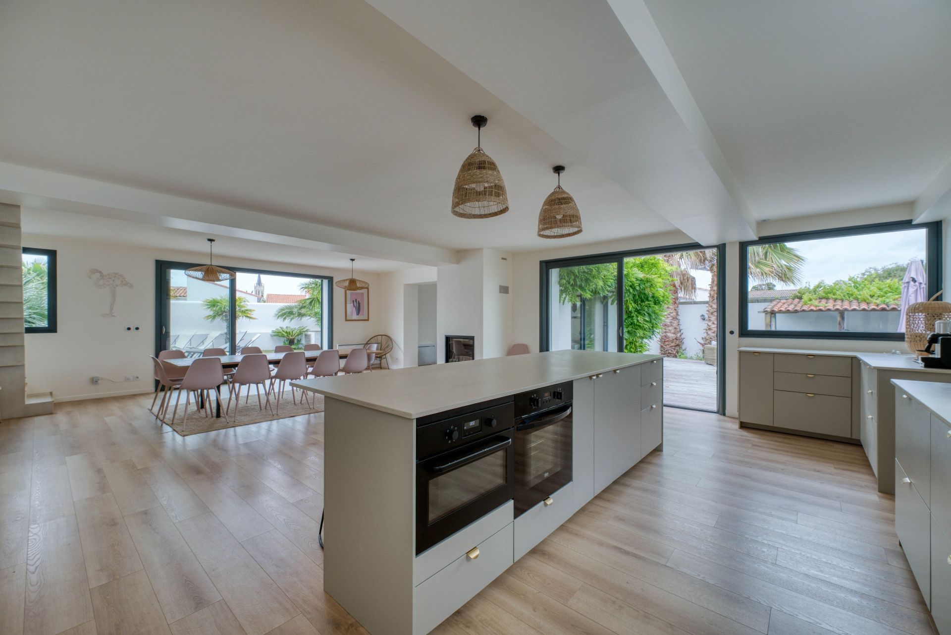 prestigious house 9 Rooms for sale on LA COUARDE SUR MER (17670)