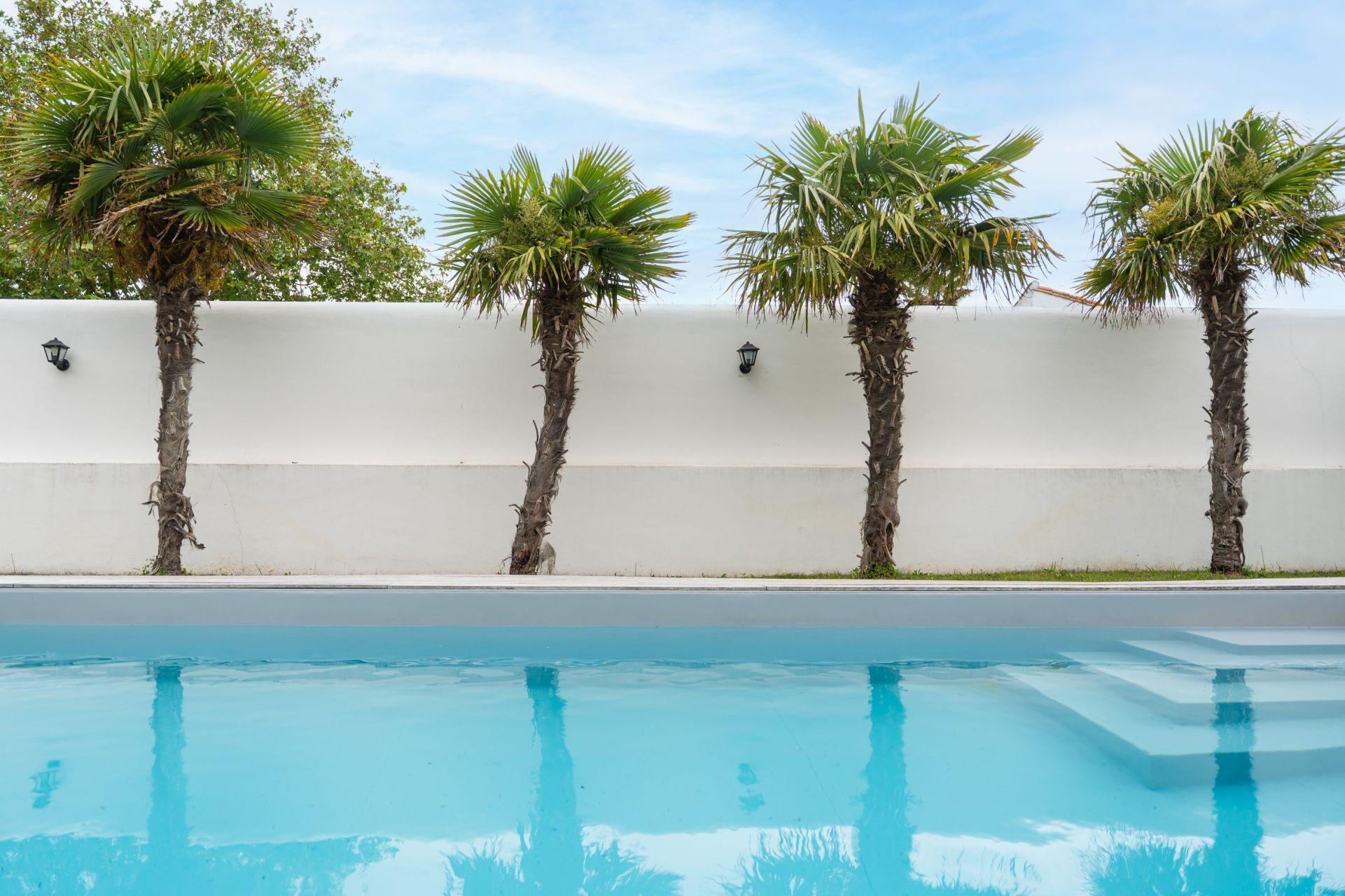 prestigious house 9 Rooms for sale on LA COUARDE SUR MER (17670)