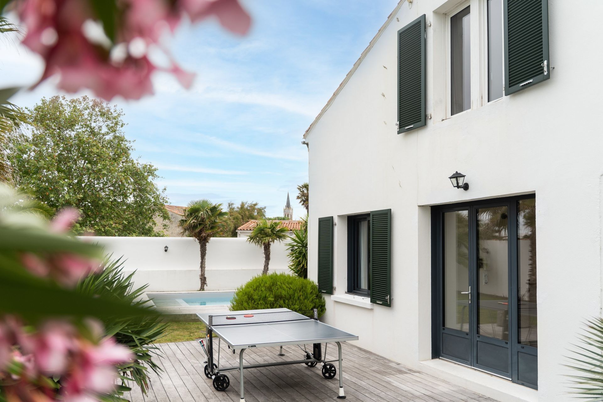 prestigious house 9 Rooms for sale on LA COUARDE SUR MER (17670)