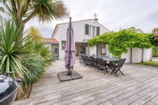 prestigious house 9 Rooms for sale on LA COUARDE SUR MER (17670)