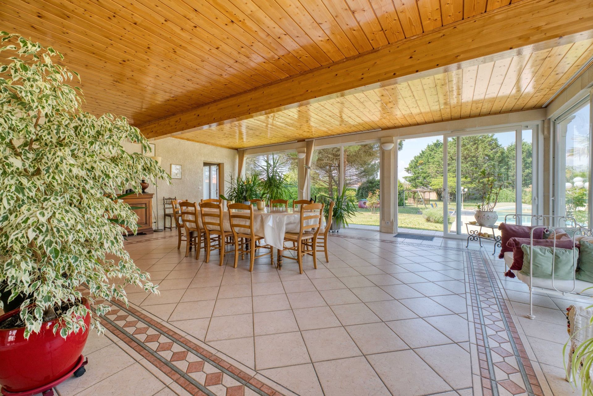 prestigious house 6 Rooms for sale on AYTRE (17440)