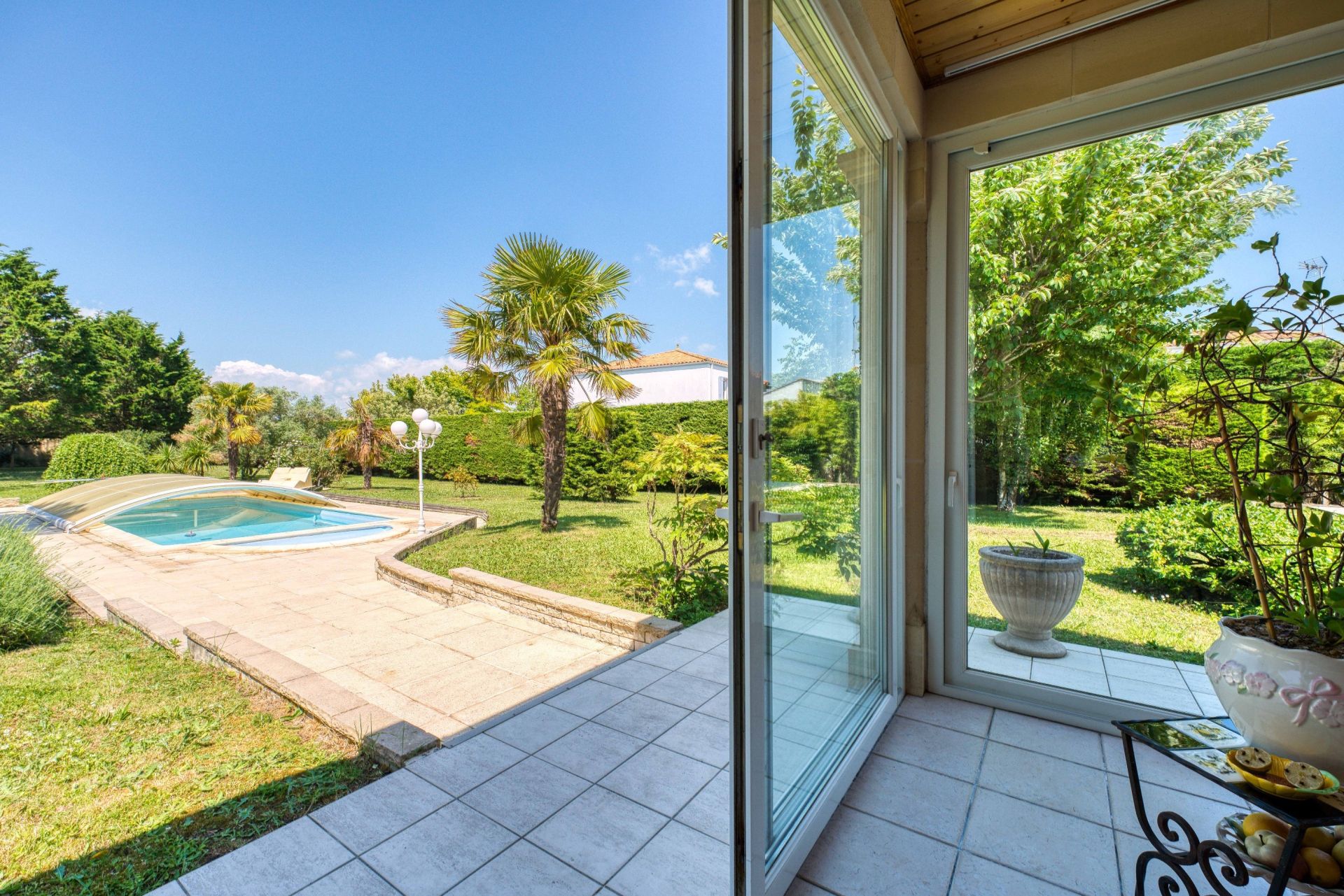 prestigious house 6 Rooms for sale on AYTRE (17440)