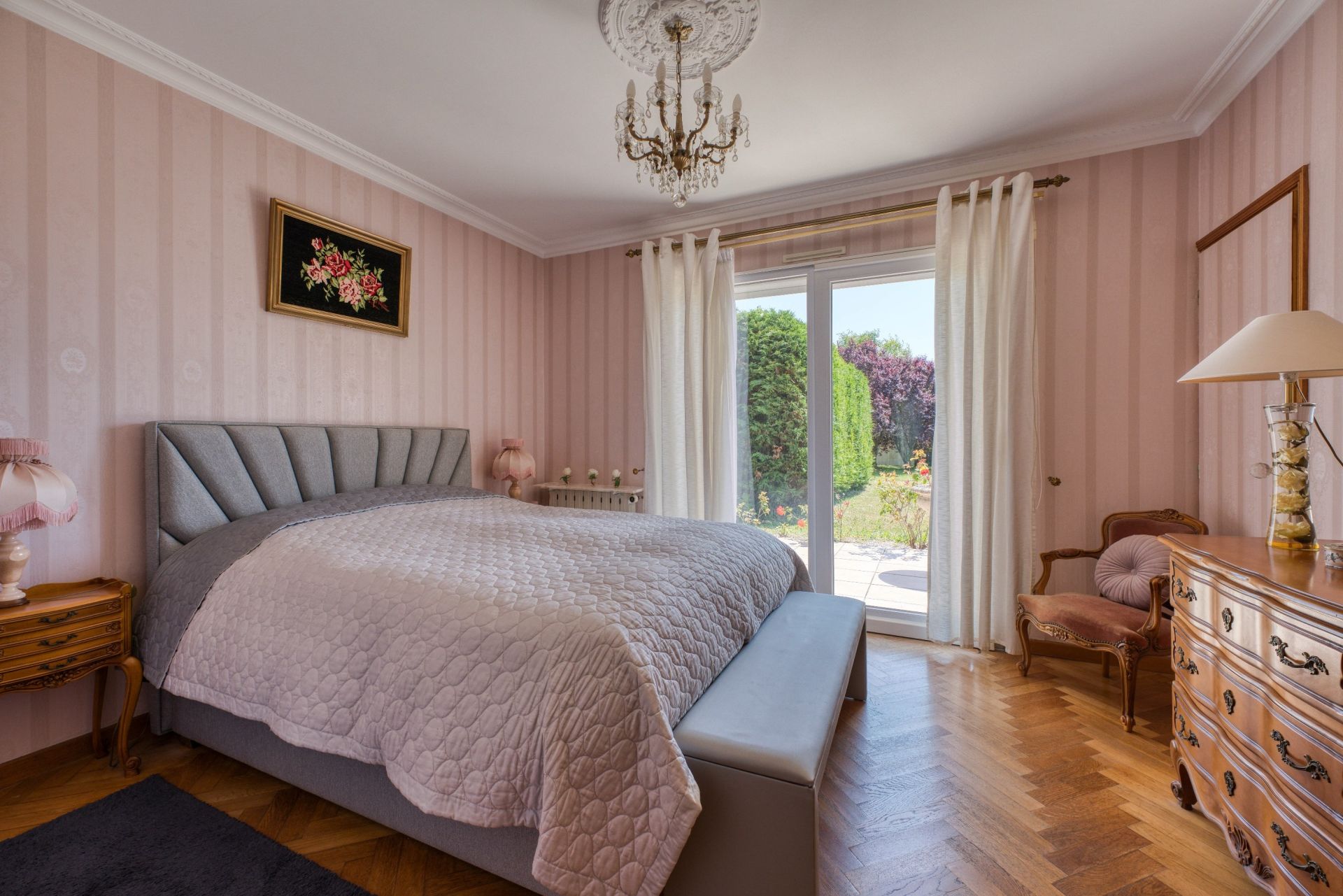 prestigious house 6 Rooms for sale on AYTRE (17440)