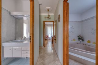 prestigious house 6 Rooms for sale on AYTRE (17440)