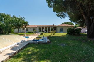 prestigious house 6 Rooms for sale on AYTRE (17440)