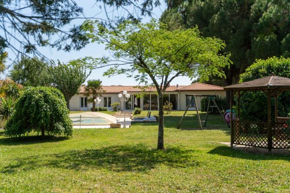 Sale Prestigious house Aytré 6&nbsp;Rooms 240&nbsp;m²